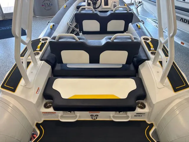 Slide: The Image of Highfield Velox 560 2026 - 4