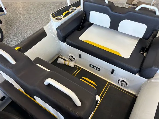 Slide: The Image of Highfield Velox 560 2026 - 6