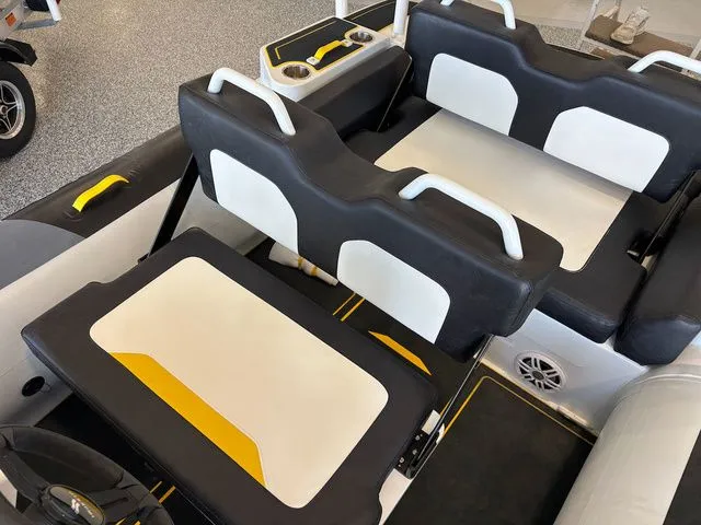 Slide: The Image of Highfield Velox 560 2026 - 7