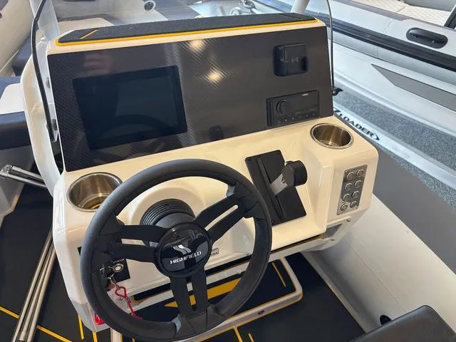 Slide: The Image of Highfield Velox 560 2026 - 9