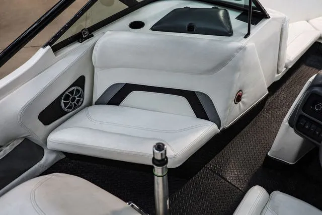 Slide: The Image of Centurion 22 Elite 2000 - 17