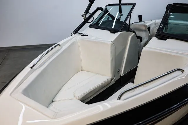 Slide: The Image of Centurion 22 Elite 2000 - 7