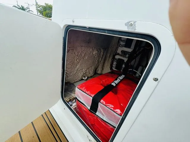 Slide: The Image of Sea Hunt Triton 196 2008 - 15