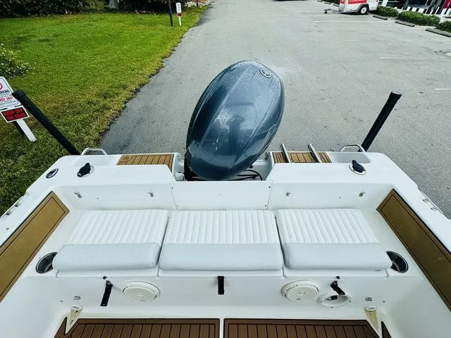 Slide: The Image of Sea Hunt Triton 196 2008 - 6