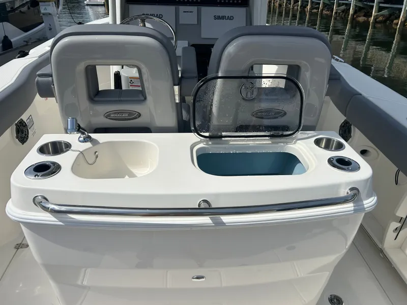 Slide: The Image of Boston Whaler 280 Outrage 2026 - 13