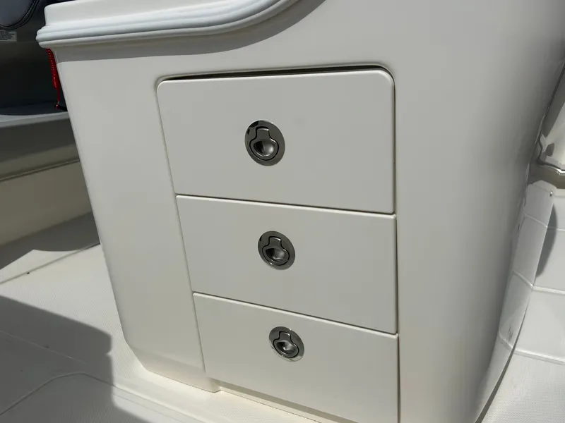 Slide: The Image of Boston Whaler 280 Outrage 2026 - 15