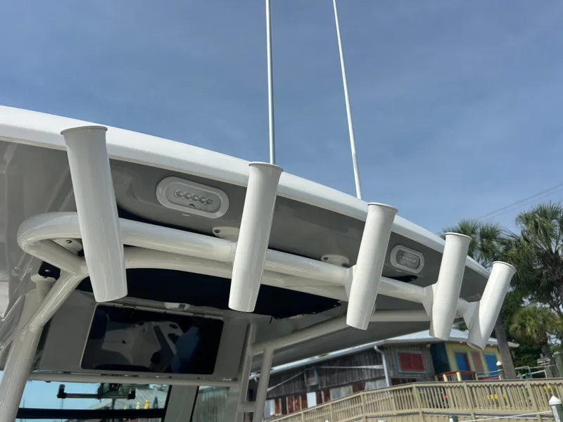 Slide: The Image of Boston Whaler 280 Outrage 2026 - 18