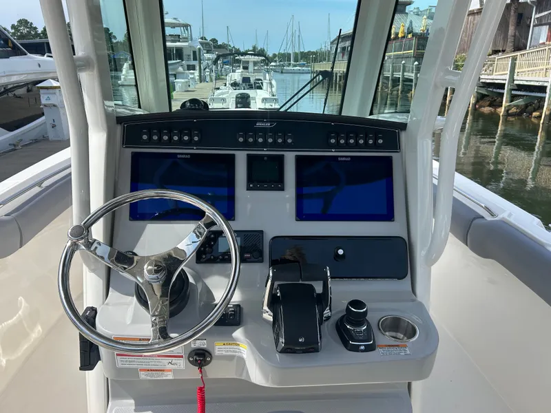 Slide: The Image of Boston Whaler 280 Outrage 2026 - 23