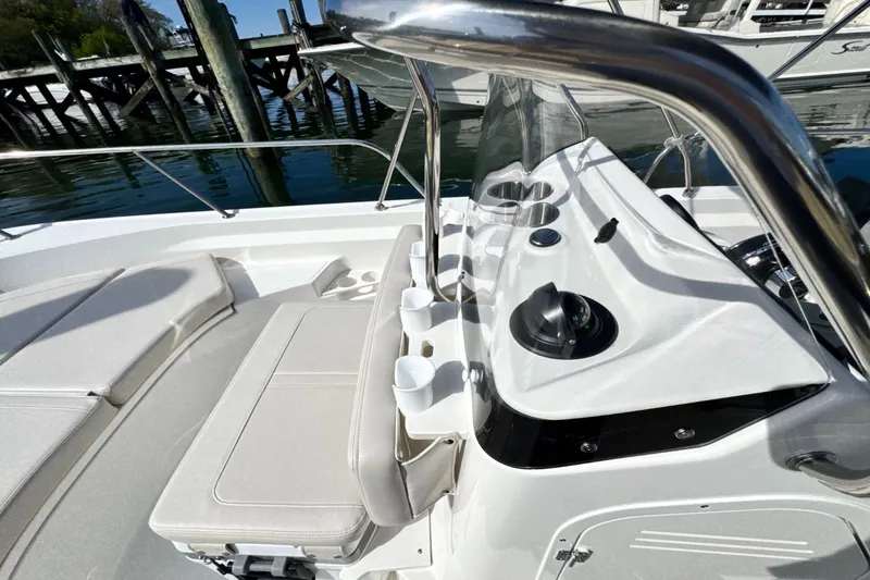 Slide: The Image of Boston Whaler 170 Montauk 2026 - 14