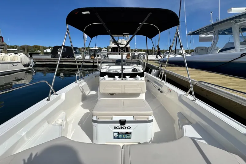 Slide: The Image of Boston Whaler 170 Montauk 2026 - 17