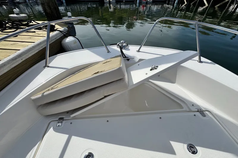 Slide: The Image of Boston Whaler 170 Montauk 2026 - 22