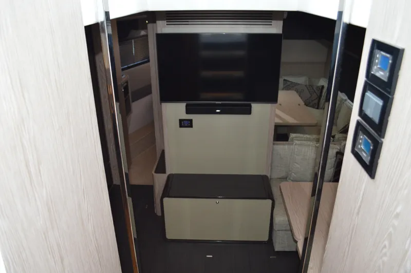 Slide: The Image of Azimut Atlantis 51 2019 - 51