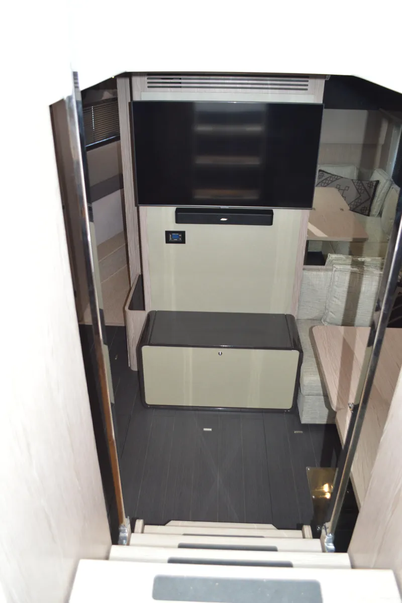 Slide: The Image of Azimut Atlantis 51 2019 - 52