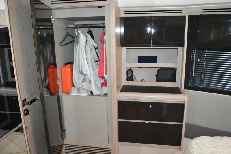 Slide: The Image of Azimut Atlantis 51 2019 - 69