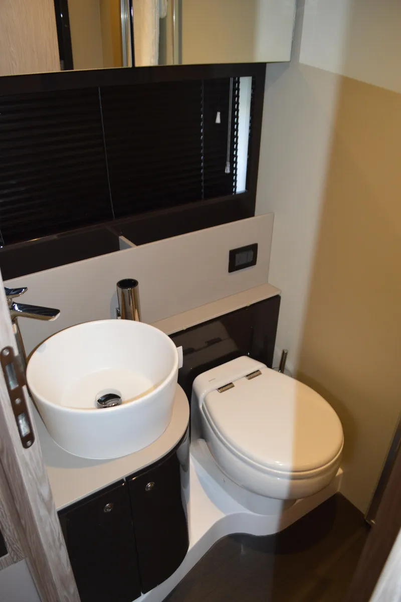 Slide: The Image of Azimut Atlantis 51 2019 - 70