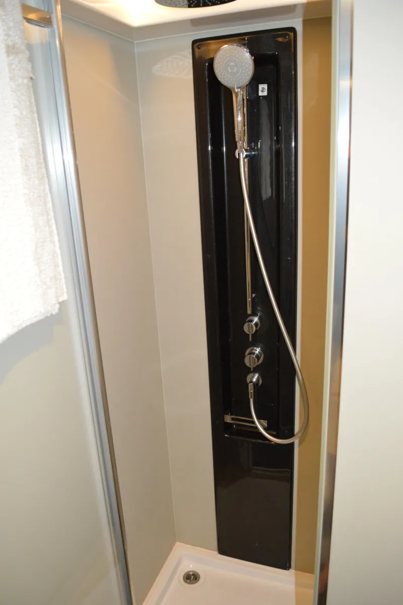 Slide: The Image of Azimut Atlantis 51 2019 - 71