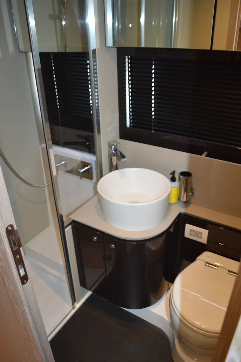 Slide: The Image of Azimut Atlantis 51 2019 - 76