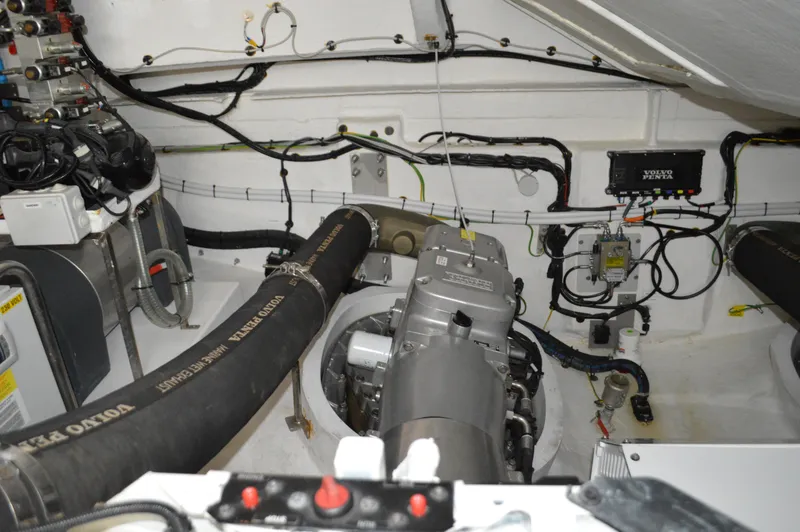 Slide: The Image of Azimut Atlantis 51 2019 - 81