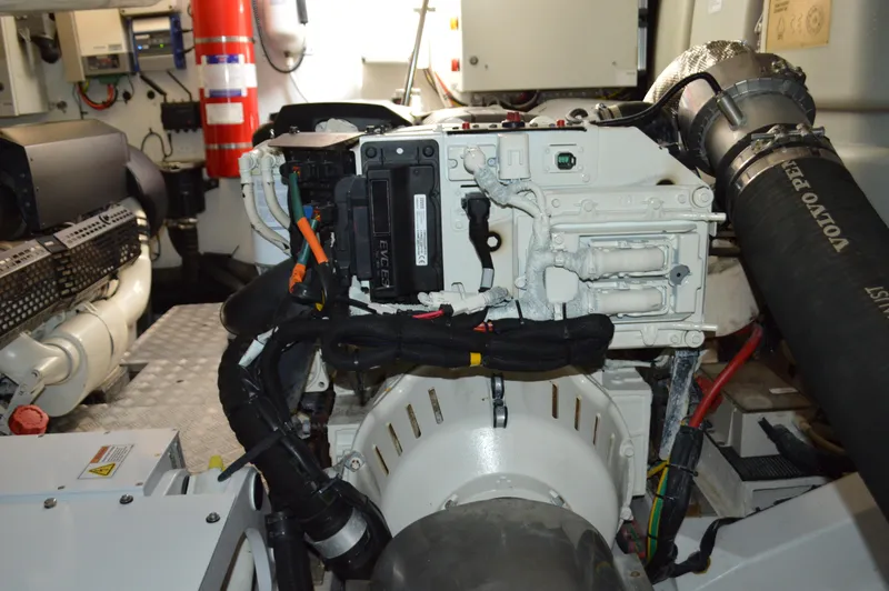 Slide: The Image of Azimut Atlantis 51 2019 - 87