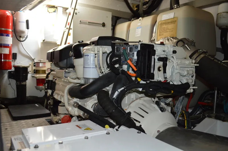 Slide: The Image of Azimut Atlantis 51 2019 - 90