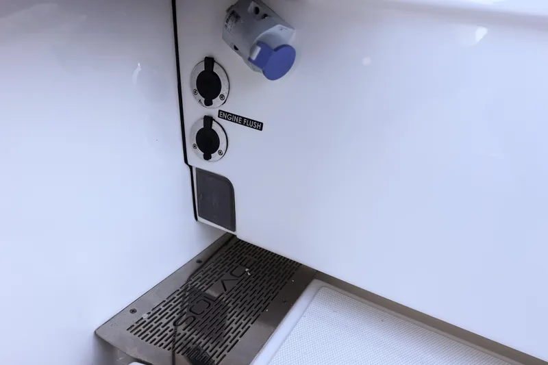 Slide: The Image of Solace 32 CS 2026 boat engine flush connection. - 22