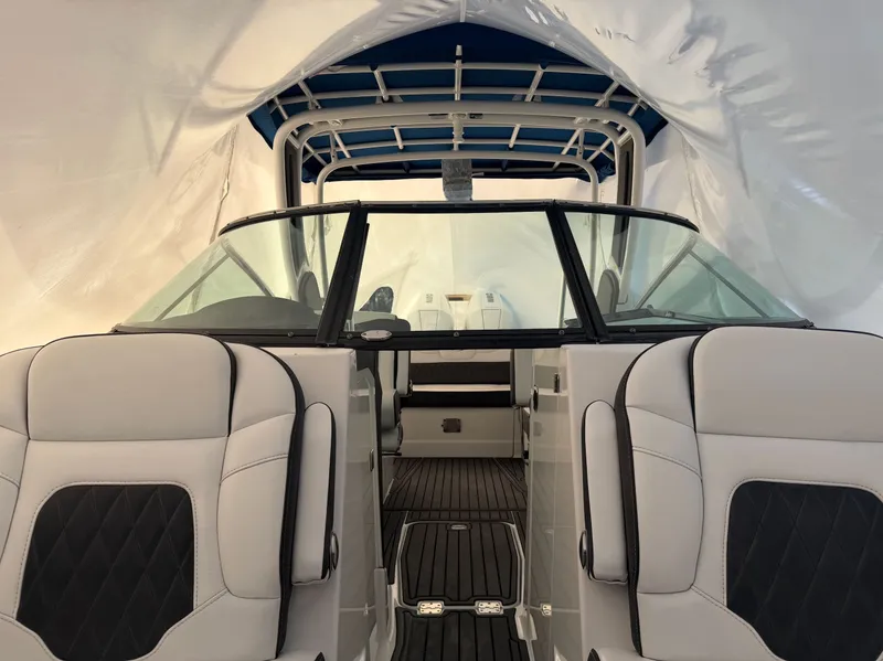 Slide: The Image of Monterey 305 SS 2021 - 2