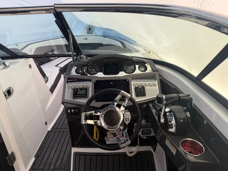 Slide: The Image of Monterey 305 SS 2021 - 3