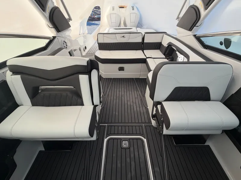 Slide: The Image of Monterey 305 SS 2021 - 6