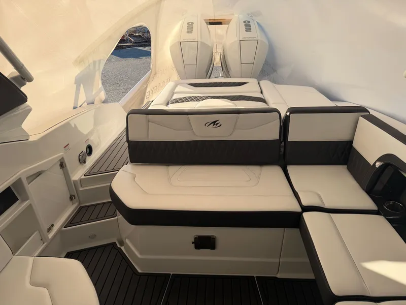 Slide: The Image of Monterey 305 SS 2021 - 7