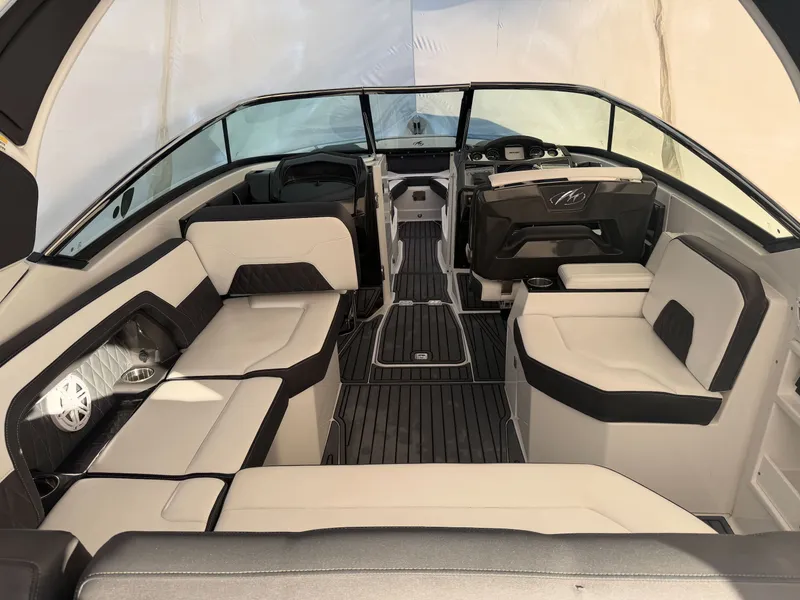 Slide: The Image of Monterey 305 SS 2021 - 8