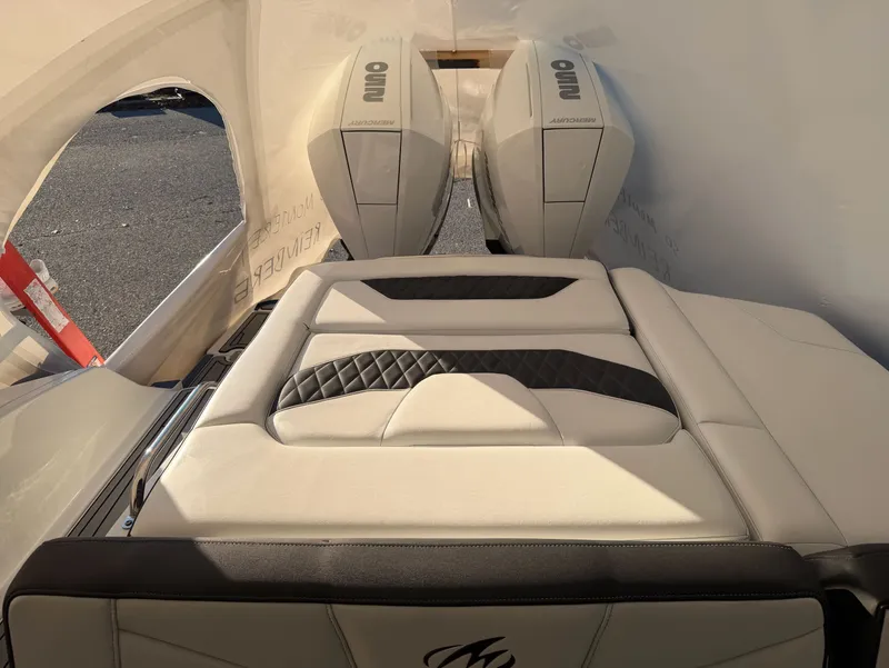 Slide: The Image of Monterey 305 SS 2021 - 9