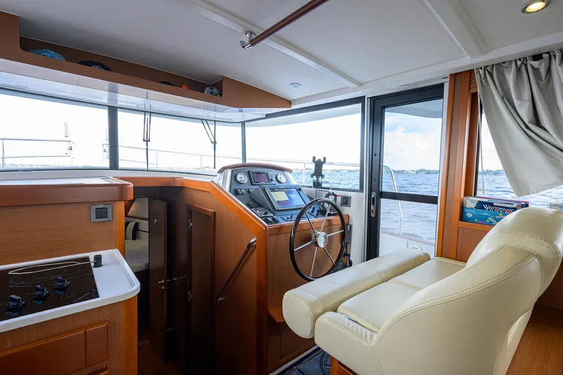 Slide: The Image of Beneteau 44 Southern Trawl - Lower Helm - 13