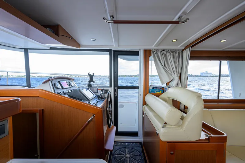 Slide: The Image of Beneteau 44 Southern Trawl - Lower Helm - 14