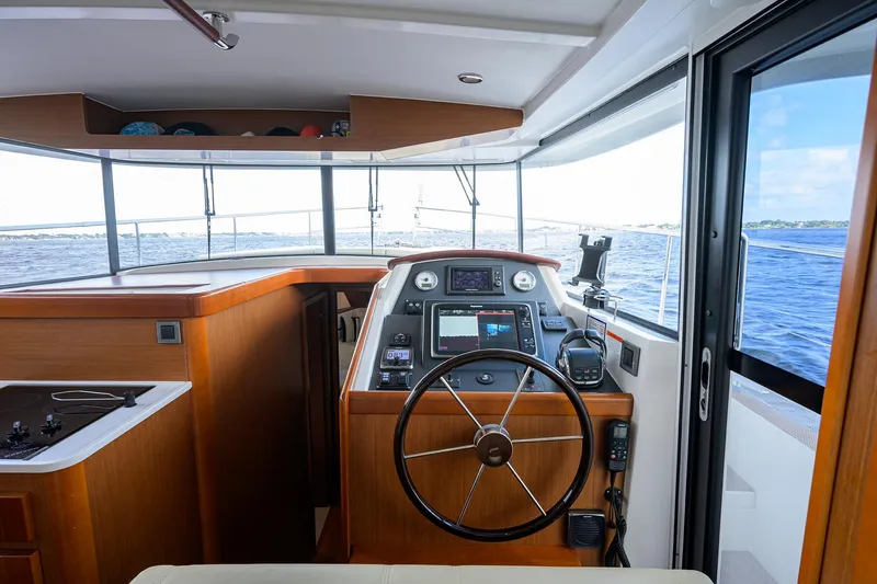Slide: The Image of Beneteau 44 Southern Trawl - Lower Helm - 16
