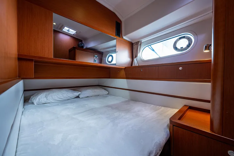 Slide: The Image of Beneteau 44 Southern Trawl - Guest Stateroom, Berth - 22