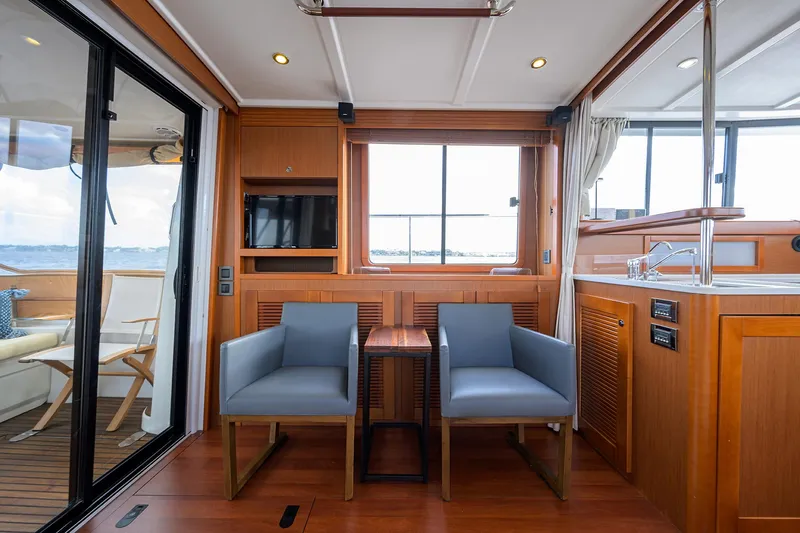 Slide: The Image of Beneteau 44 Southern Trawl - Salon, Seating - 7