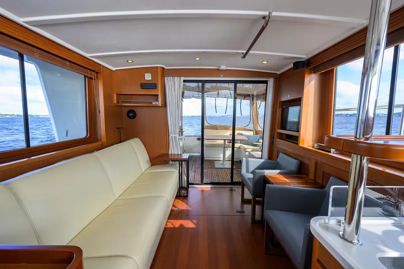 Slide: The Image of Beneteau 44 Southern Trawl - Salon, Seating - 8