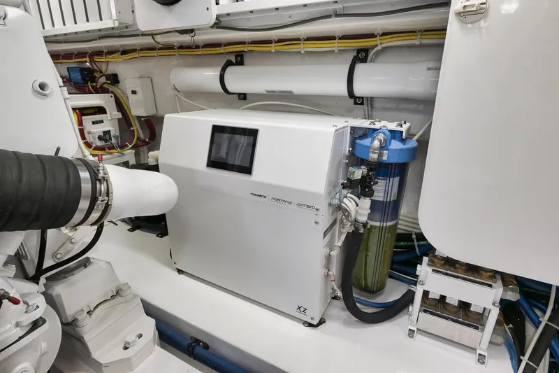 Slide: The Image of Viking 68 JO-LI - Engine Room - 71