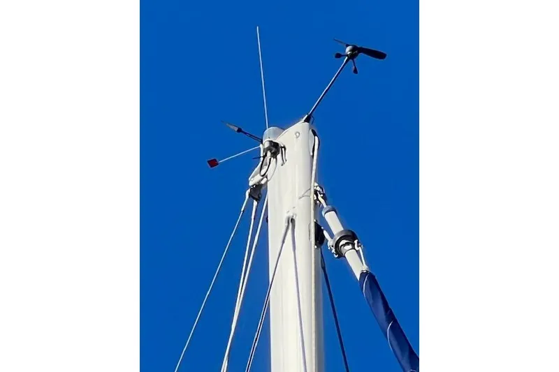 Slide: The Image of Mast of 2016 Catalina 385 sailboat against clear blue sky. - 36