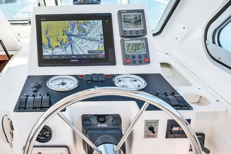 Slide: The Image of ARCHIMEDES, 2005 Back Cove 29 Hard Top - 20