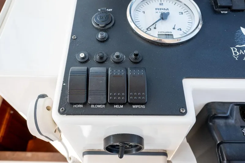 Slide: The Image of ARCHIMEDES, 2005 Back Cove 29 Hard Top - 22