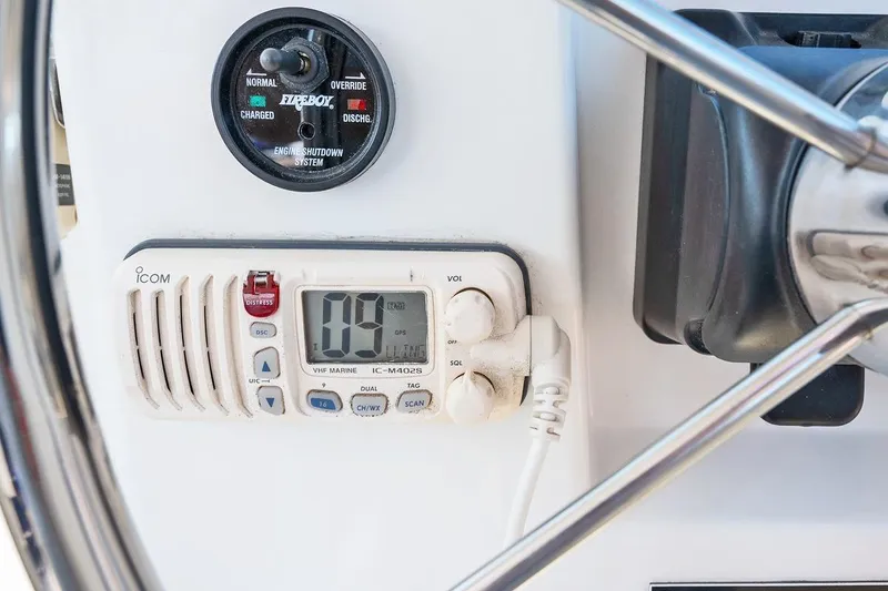 Slide: The Image of ARCHIMEDES, 2005 Back Cove 29 Hard Top - 25