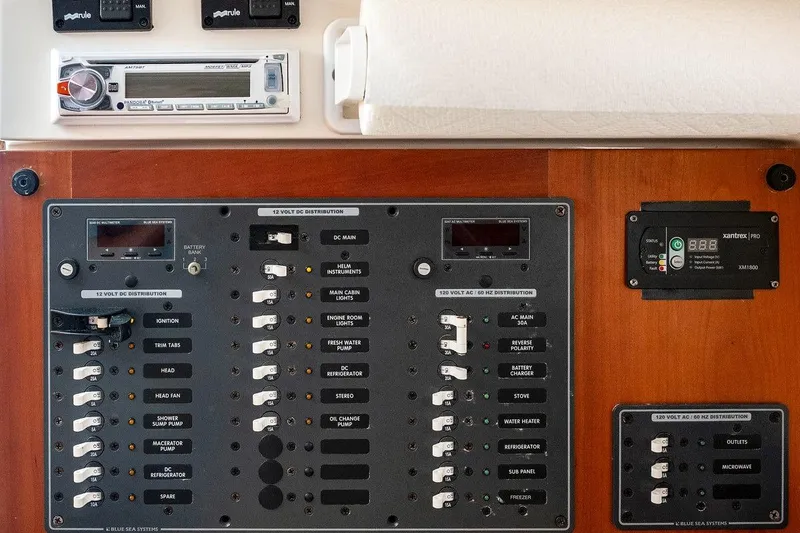 Slide: The Image of ARCHIMEDES, 2005 Back Cove 29 Hard Top - 30