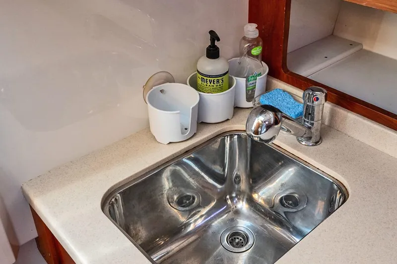 Slide: The Image of ARCHIMEDES, 2005 Back Cove 29 Hard Top - 31