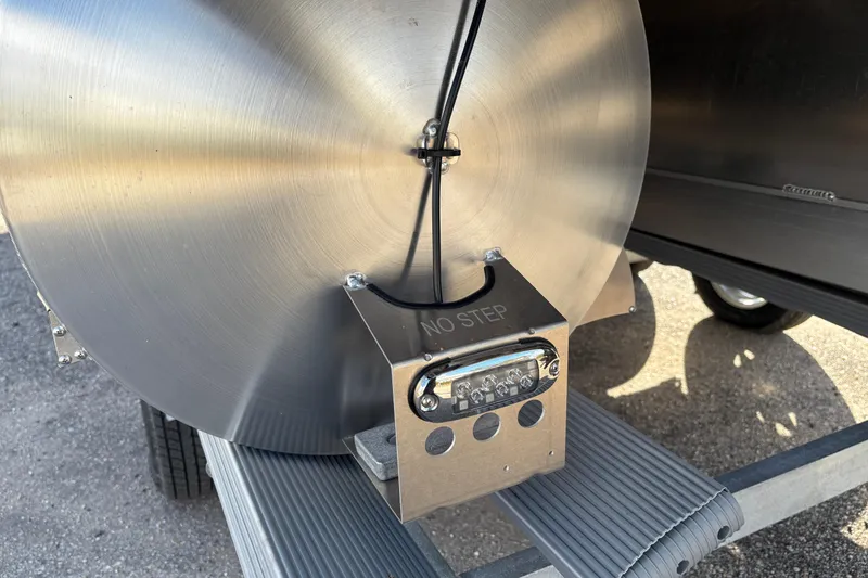 Slide: The Image of Alera M 23L 2026 model with metallic finish and "No Step" warning. - 14