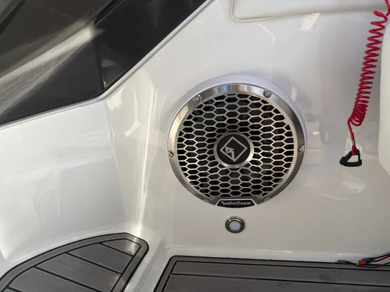 Slide: The Image of Speaker in 2023 Monterey M6 boat. - 23