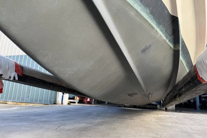 Slide: The Image of Underside view of 2016 Chris-Craft Corsair 25 boat on a trailer. - 11