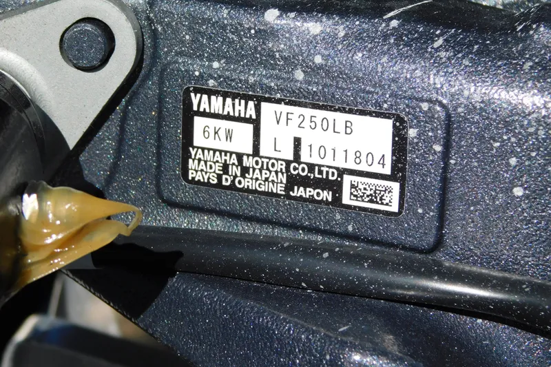 Slide: The Image of Yamaha VF250LB engine label on Pathfinder 2300 HPS, 2026 model, made in Japan. - 27