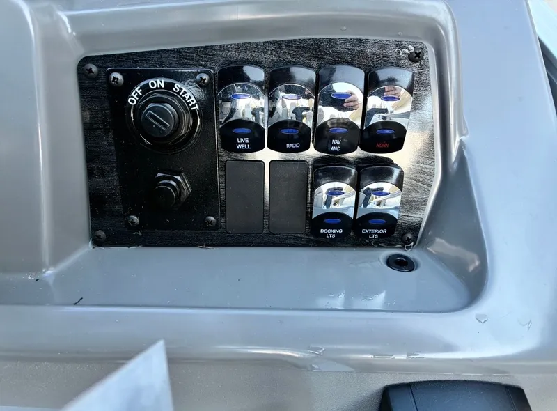 Slide: The Image of Avalon Venture 85 Quad Fish - 21' 2026 - 11