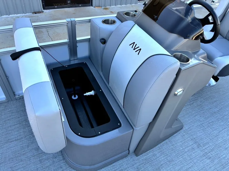 Slide: The Image of Avalon Venture 85 Quad Fish - 21' 2026 - 15